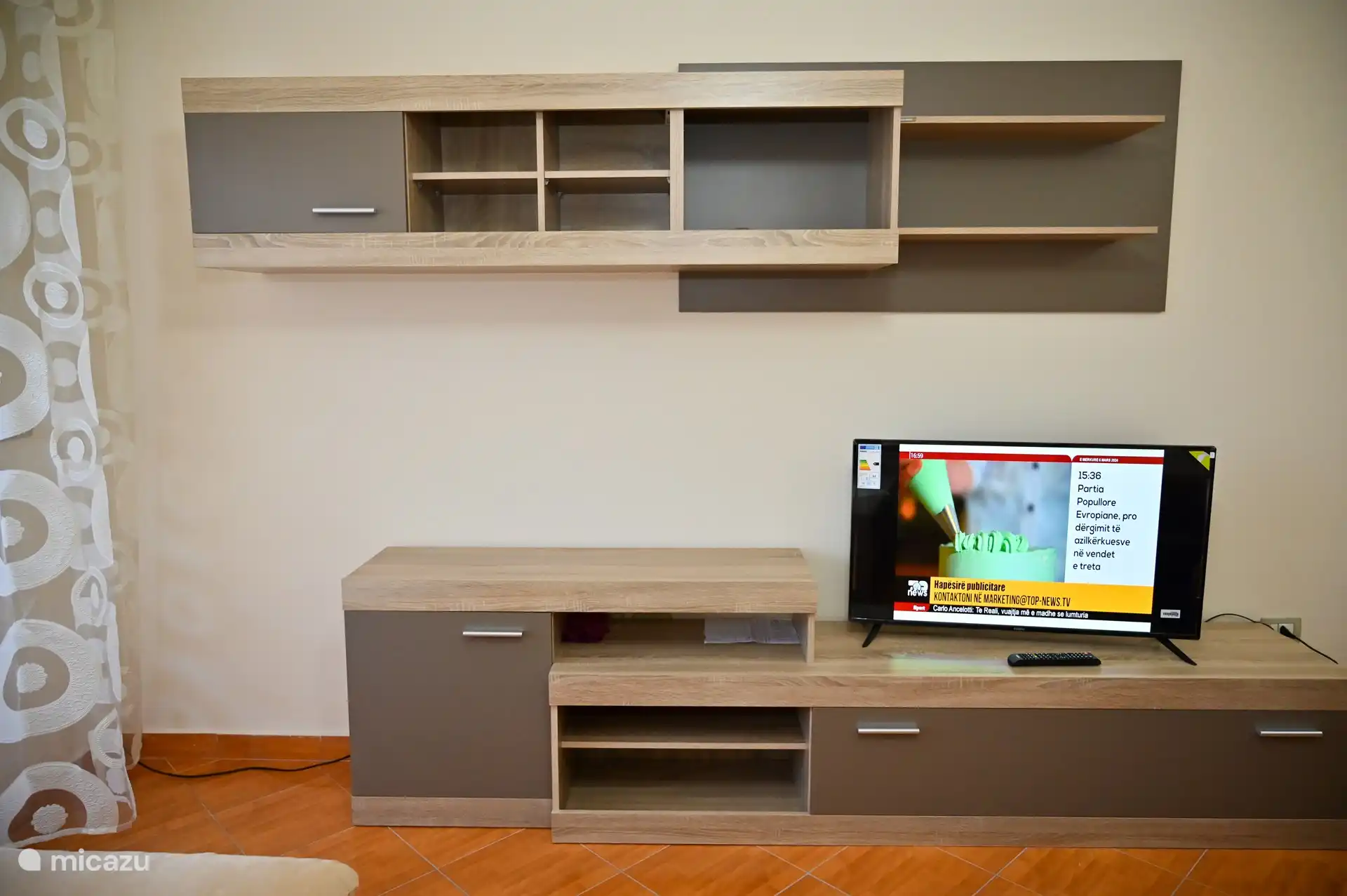 Living Romm, Smart-TV und WiFi-Internet 