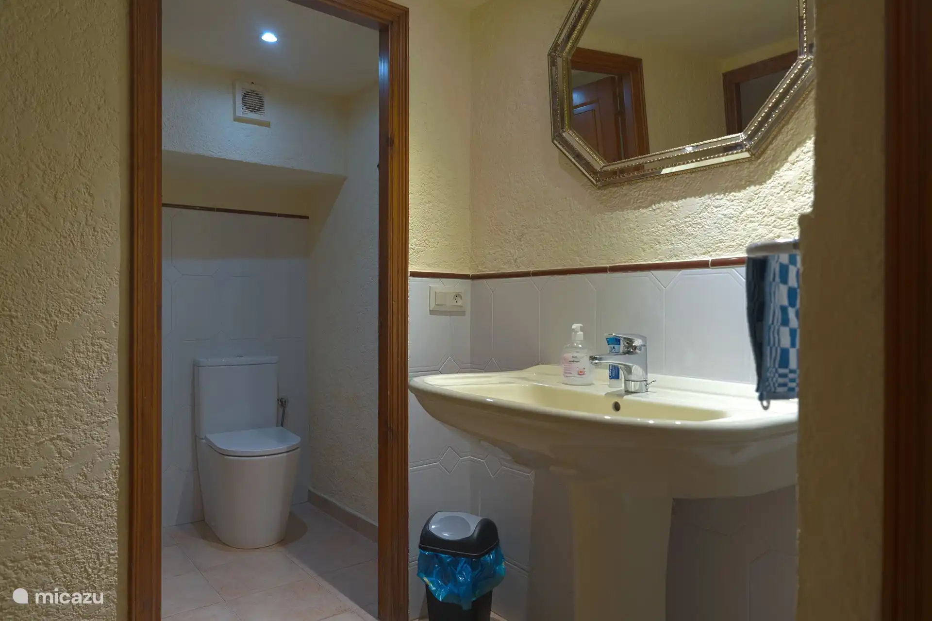 Toilet ground floor studio