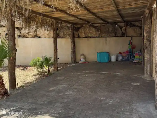 Location de Vacances Espagne, Costa Blanca, Moraira, maison de vacances - Casa Palmeras Moraira Sport 
Propriété privée avec abri d’auto et zone ombragée pour votre voiture