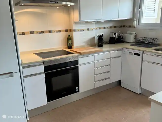 Location de Vacances Espagne, Costa Blanca, Moraira, maison de vacances - Casa Palmeras Moraira Sport Cuisine avec lave-vaisselle et cuisinière électrique et combi 0ven