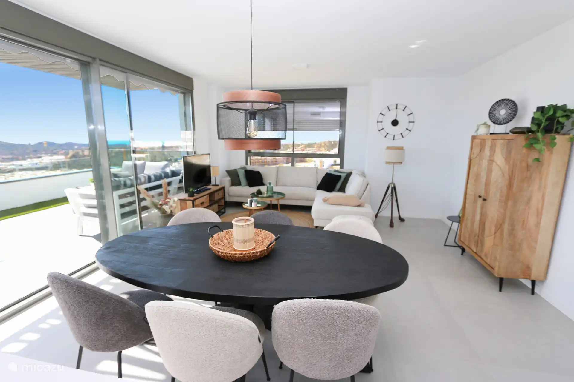 Esstisch + Wohnzimmer