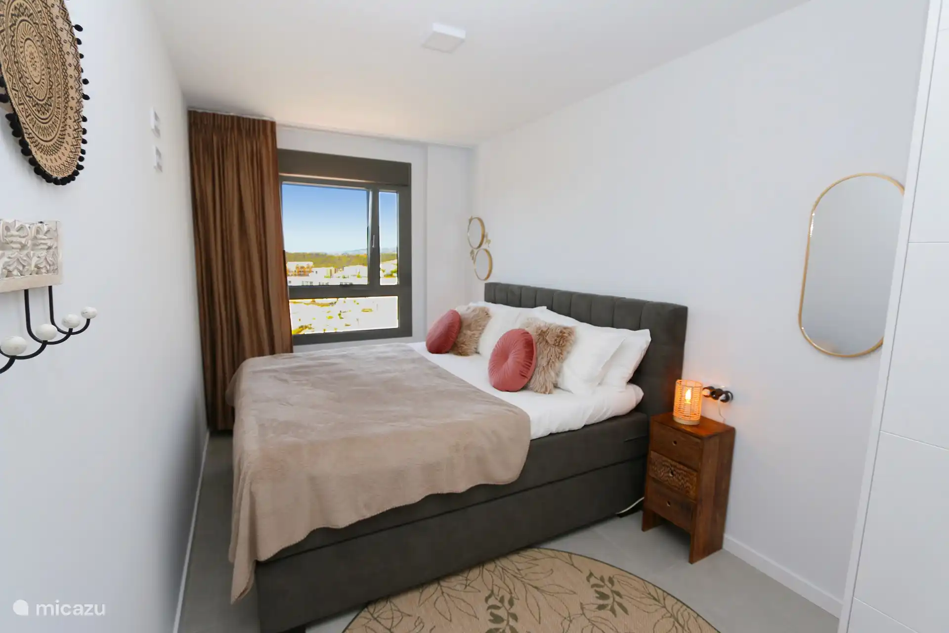 Schlafzimmer mit Doppelbett