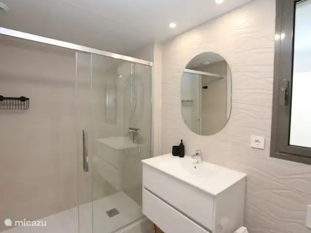 Seascape Resort Finestrat Benidorm | Espagne, Costa Blanca, Finestrat - appartement Salle de bain avec douche à l’italienne