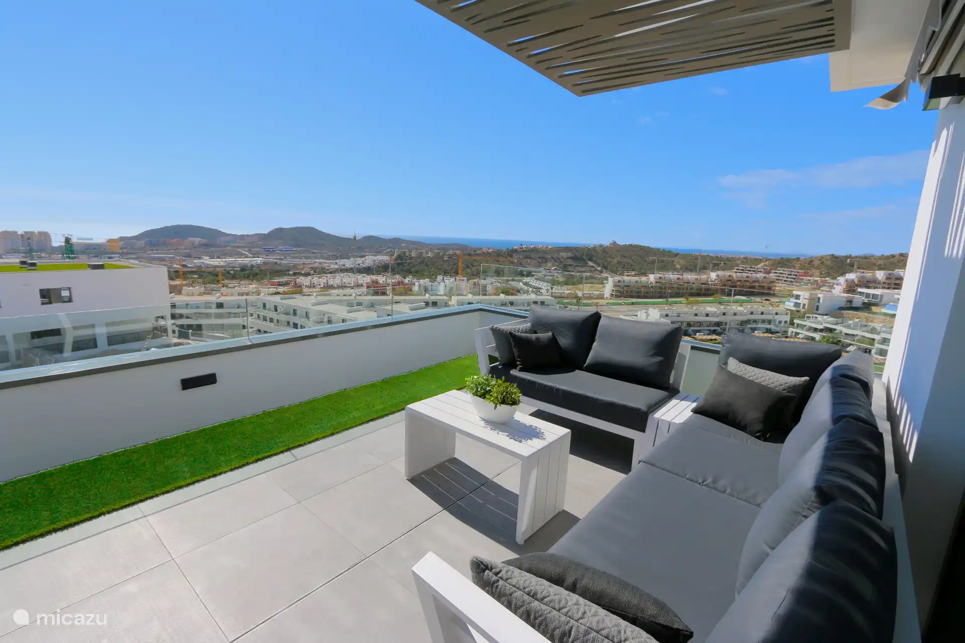 Lounge-Set auf dem Balkon