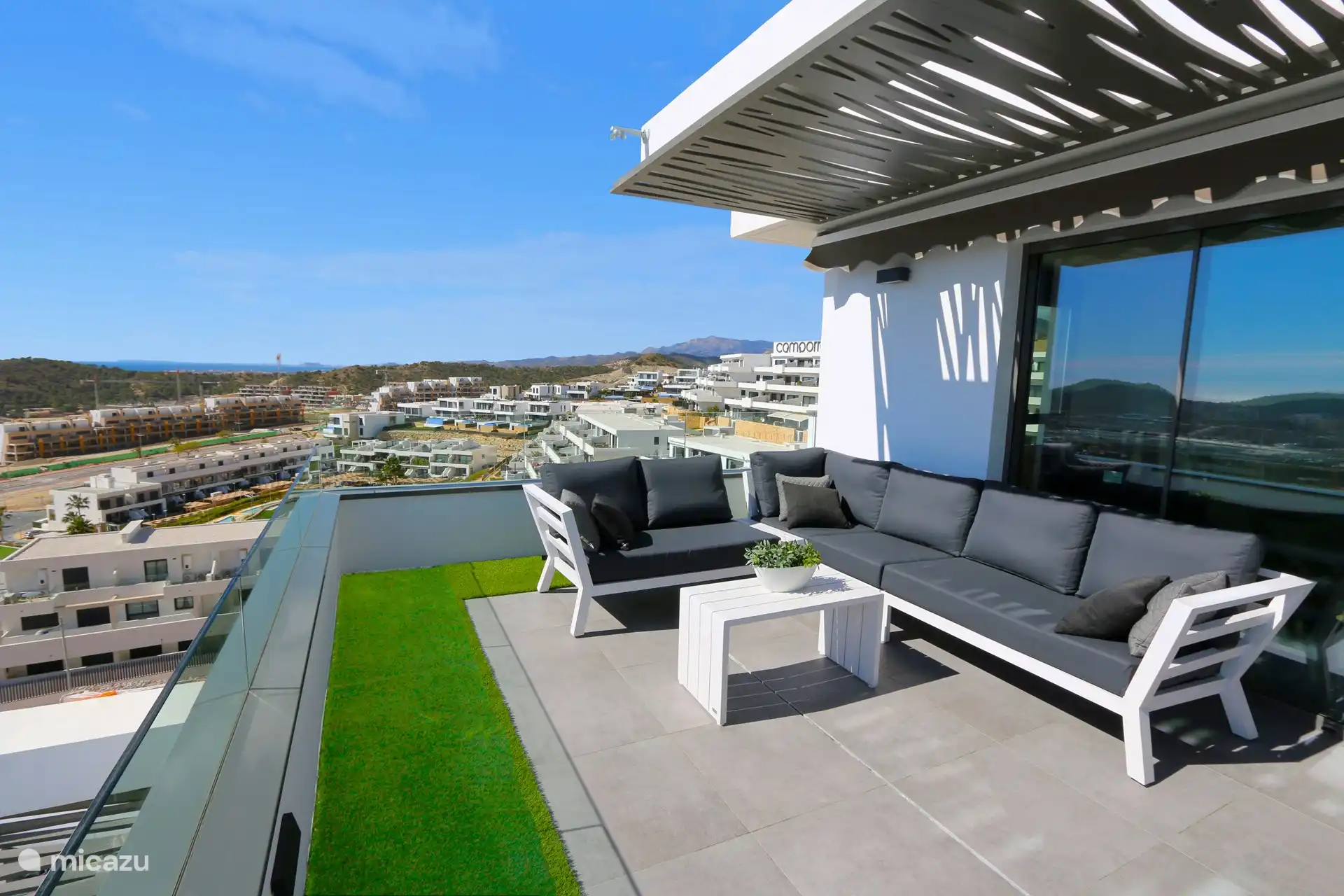 Lounge-Set auf dem Balkon