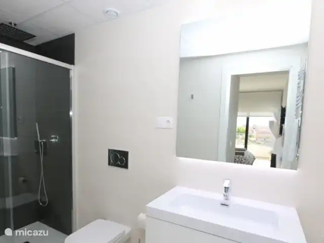 VDE-003 Flamenca Village Resort | Espagne, Costa Blanca, Orihuela Costa - appartement Salle de bain agréable et propre avec douche à l’italienne spacieuse