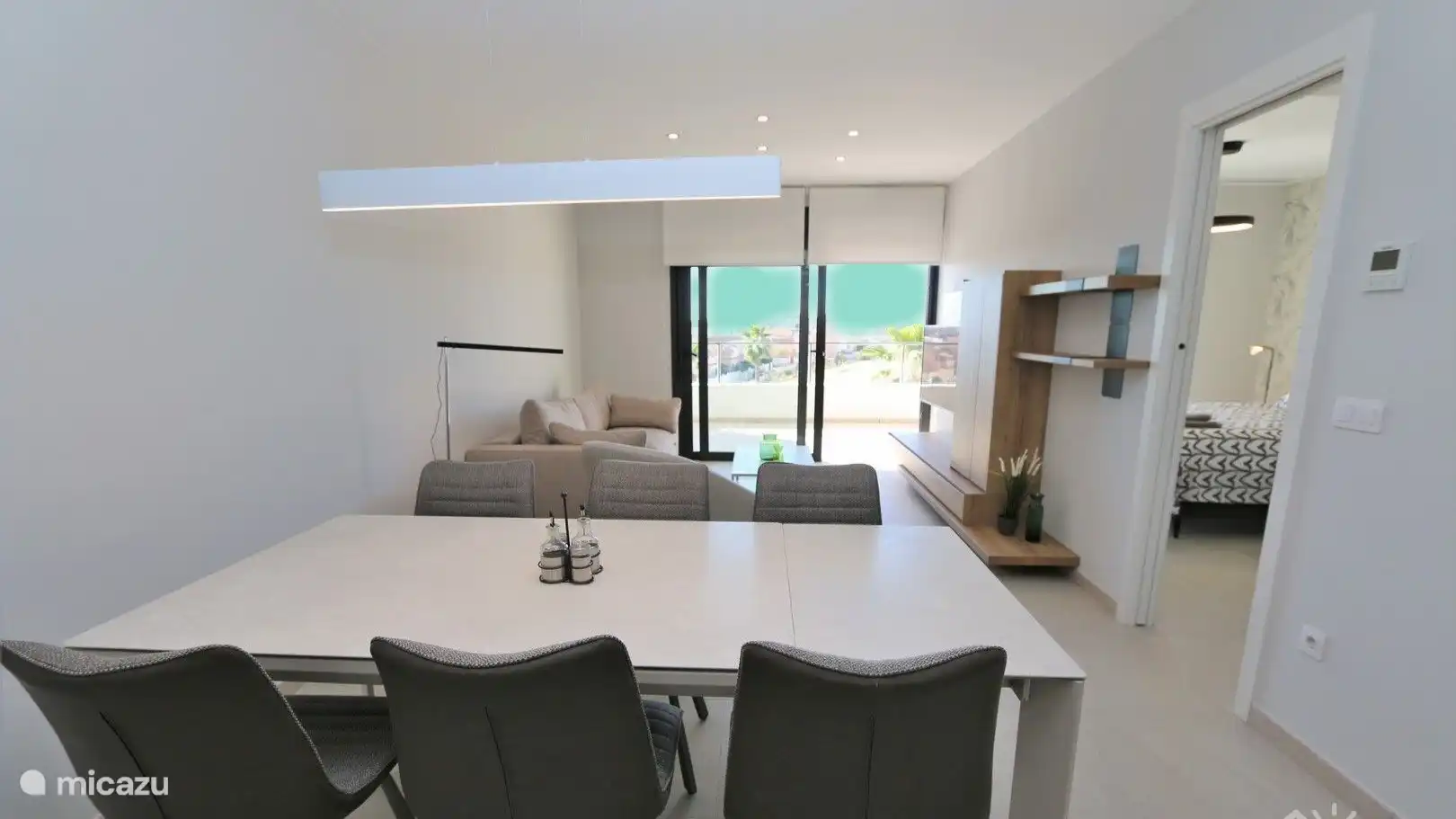 Essbereich und Wohnzimmer