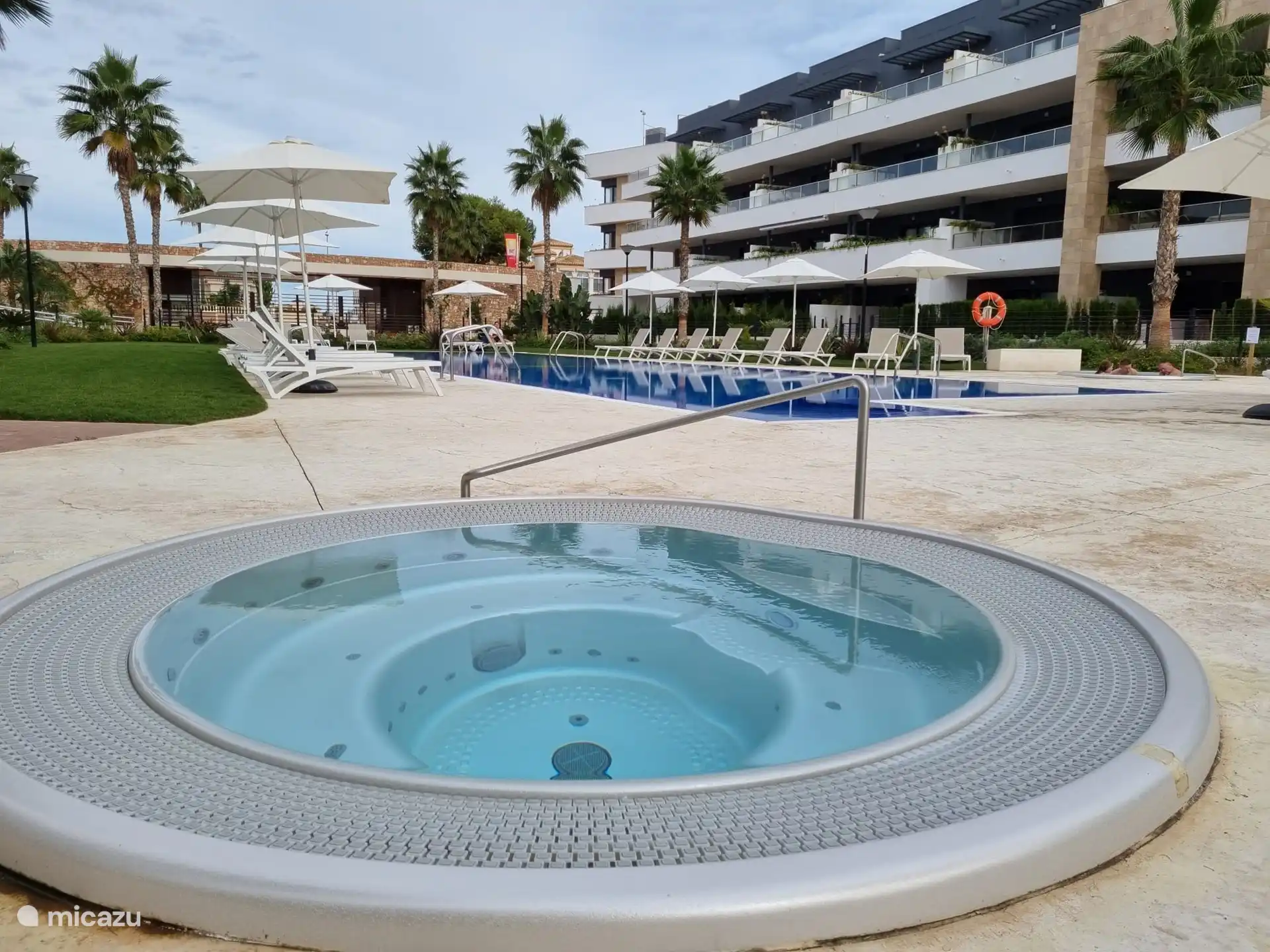 Schöner Gemeinschaftswhirlpool zum totalen Entspannen