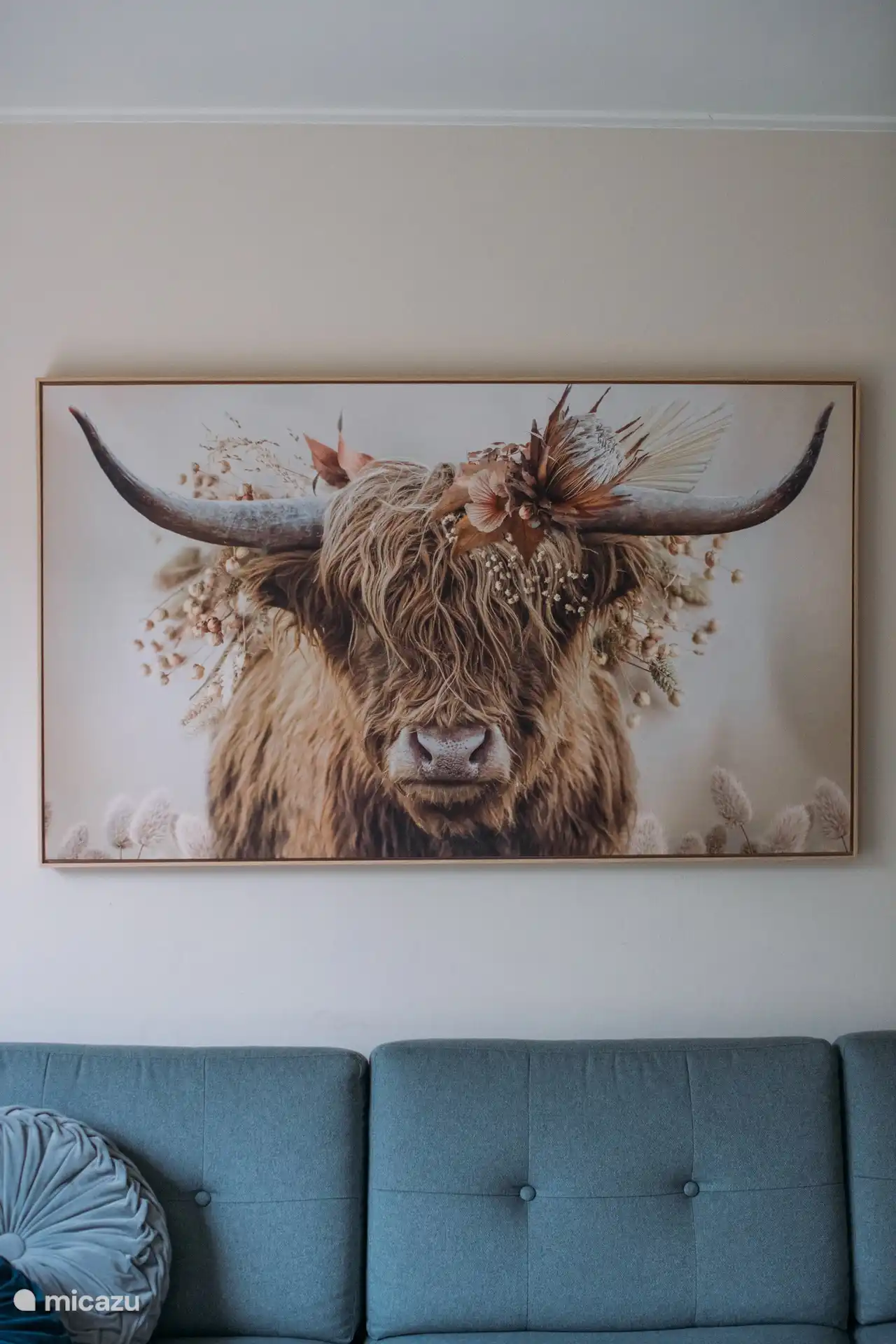 Obra de arte característica que encaja con el estilo natural y tranquilo de la casa.