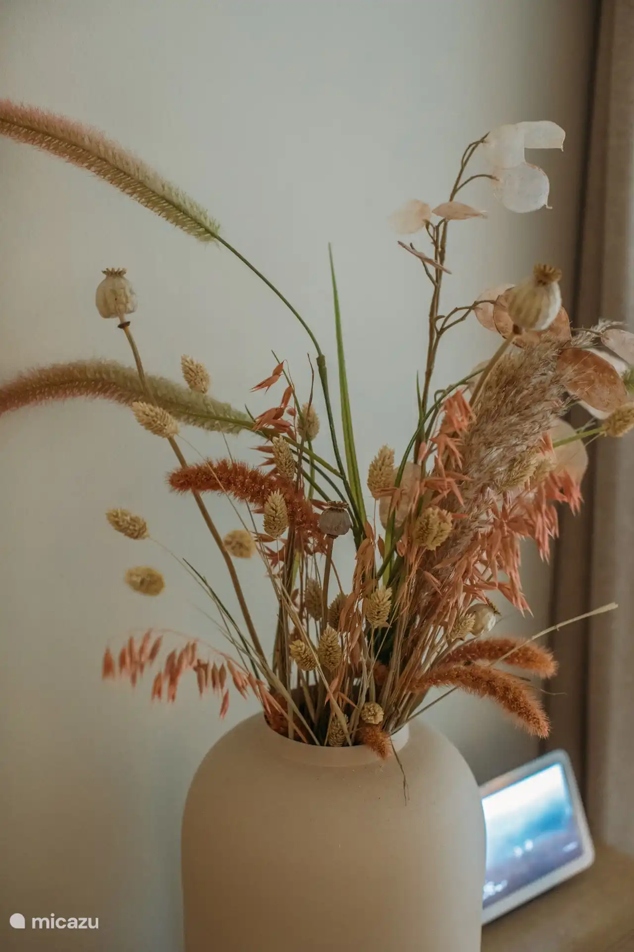 Decoración natural que combine con el aspecto tranquilo y cálido de la casa.