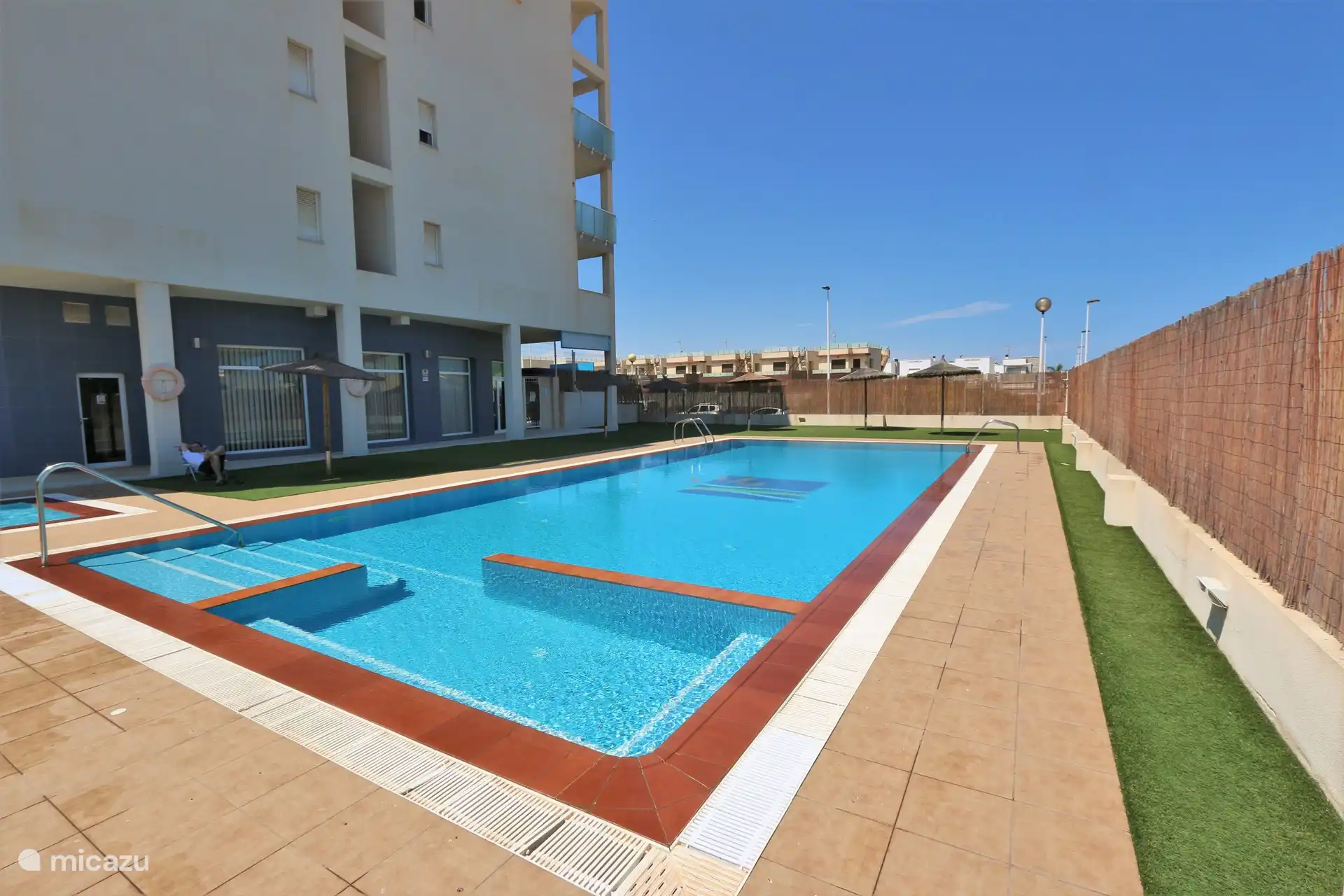 Sol de invierno, España, Murcia, Santiago de la Ribera, apartamento La Ribera con gran balcón soleado