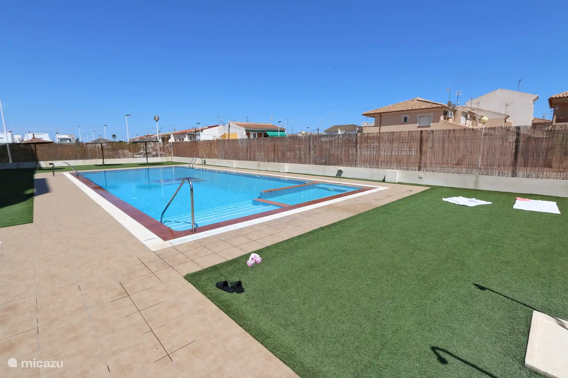 Gran piscina comunitaria