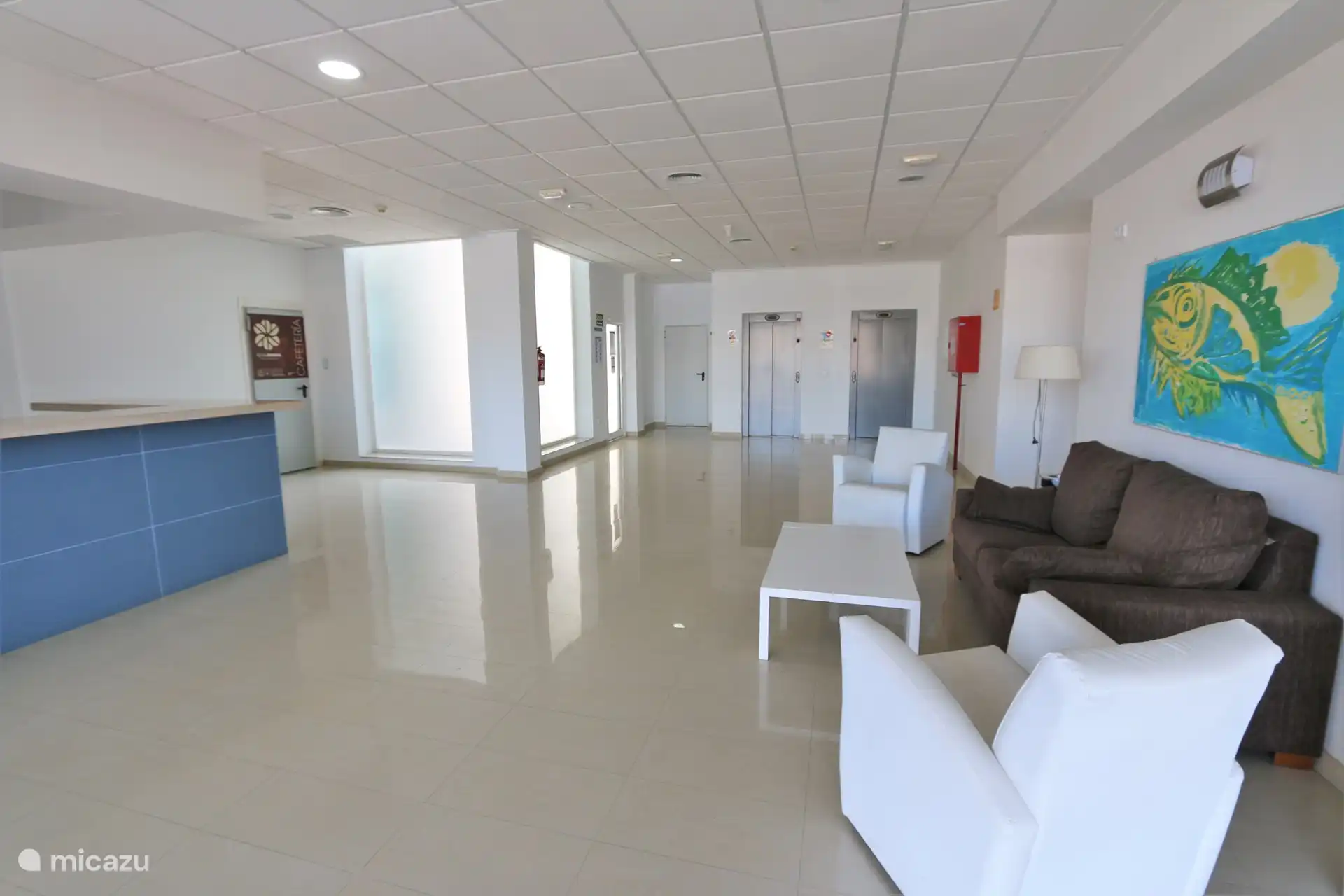 El vestíbulo del complejo de apartamentos.