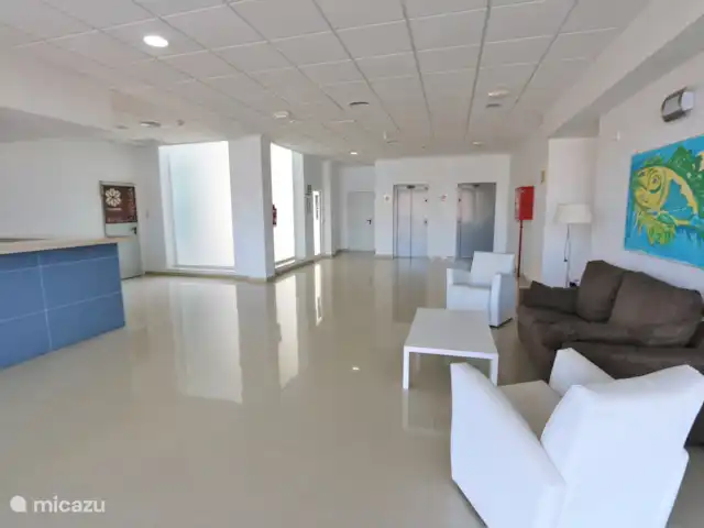 La Ribera avec grand balcon ensoleillé | Espagne, Murcia, Santiago de la Ribera - appartement Le hall du complexe d’appartements.