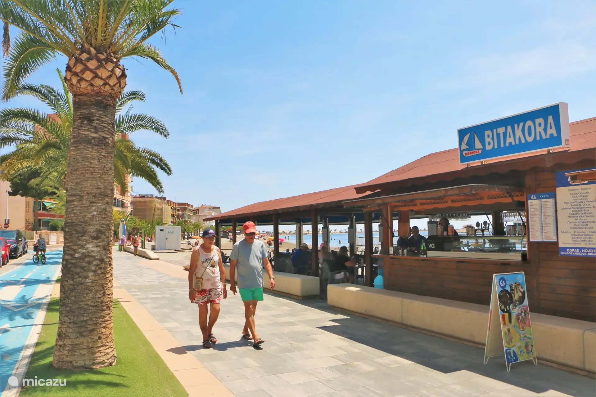 Puntos de venta de comida y bebida a lo largo de la playa