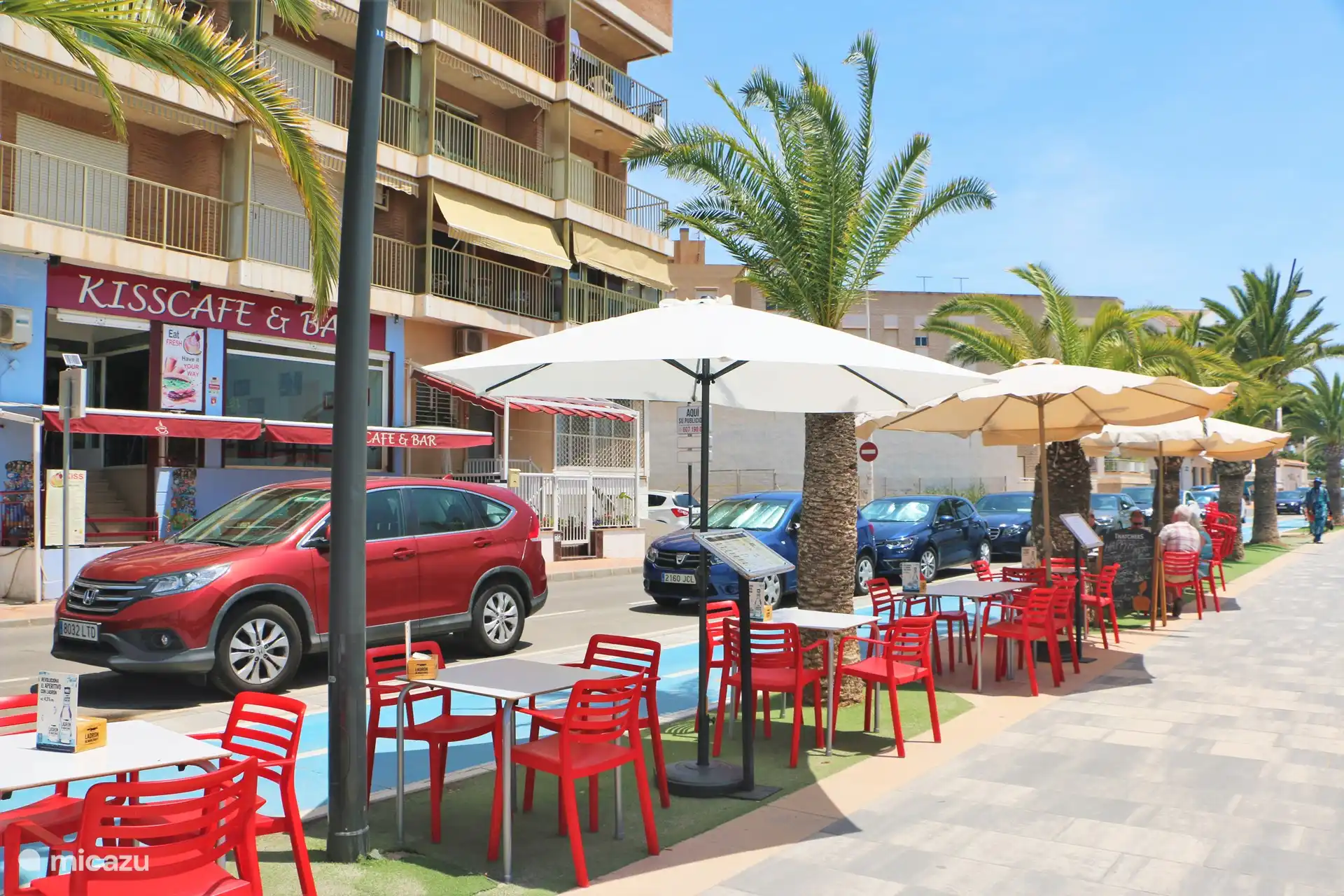 Puntos de venta de comida y bebida a lo largo de la playa