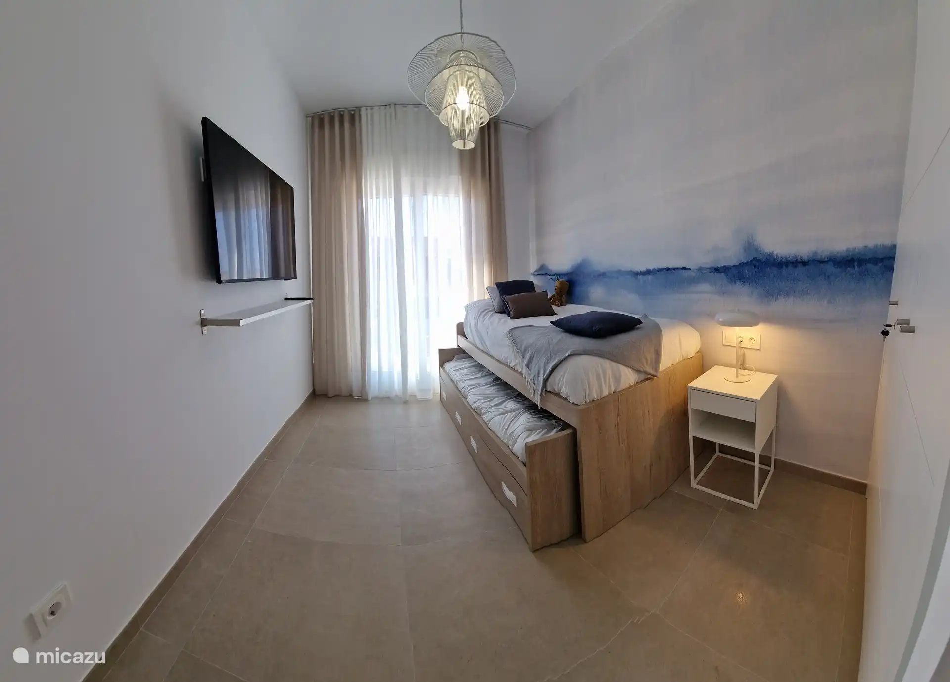 Dormitorio con cama individual y cama nido