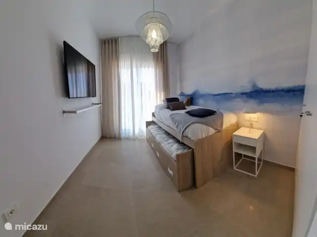 Villa de vacaciones en el centro de San Pedro en España, Murcia, San Pedro del Pinatar - villa Dormitorio con cama individual y cama nido