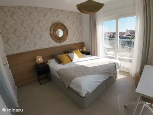 Villa de vacaciones en el centro de San Pedro en España, Murcia, San Pedro del Pinatar - villa Dormitorio con cama doble