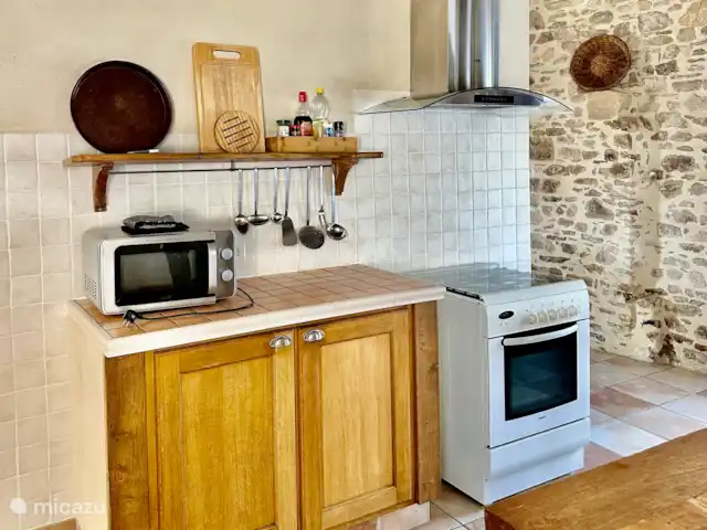 La Bergerie y su piscina privada en Francia, Alta Viena, Château-Chervix - casa de campo / castillo Cocina