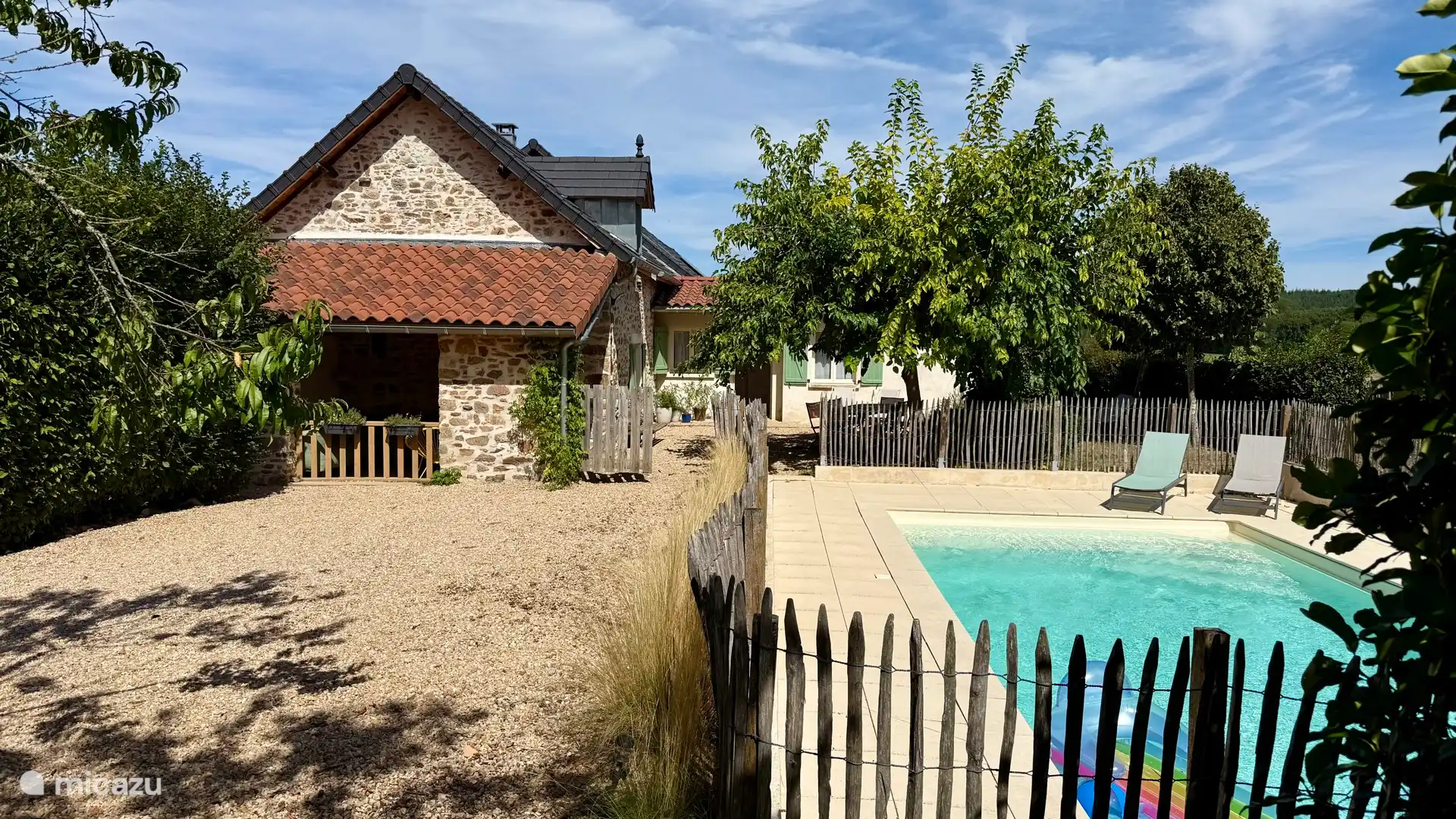 Aparcamiento
Piscina 