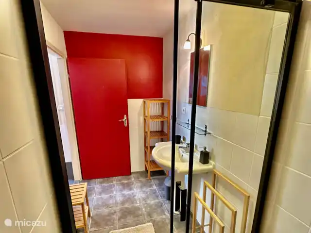 La Bergerie y su piscina privada en Francia, Alta Viena, Château-Chervix - casa de campo / castillo Baño 1