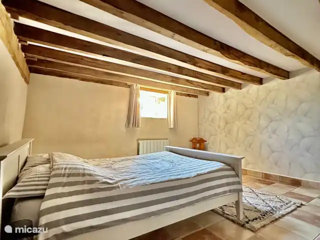 La Bergerie y su piscina privada en Francia, Alta Viena, Château-Chervix - casa de campo / castillo Dormitorio 2, cama doble 140x190
Posibilidad de añadir una cuna