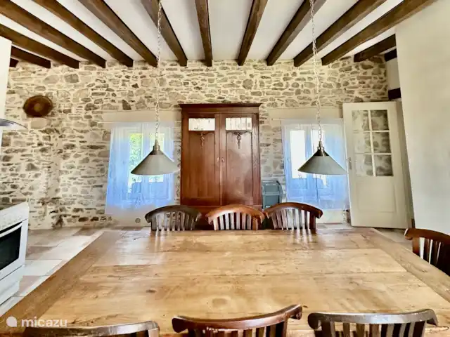 La Bergerie y su piscina privada en Francia, Alta Viena, Château-Chervix - casa de campo / castillo Comedor