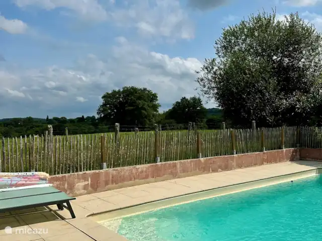 La Bergerie y su piscina privada en Francia, Alta Viena, Château-Chervix - casa de campo / castillo Piscina de agua salada 8mx4m