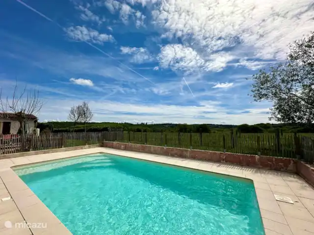 La Bergerie y su piscina privada en Francia, Alta Viena, Château-Chervix - casa de campo / castillo Piscina de agua salada 8mx4m