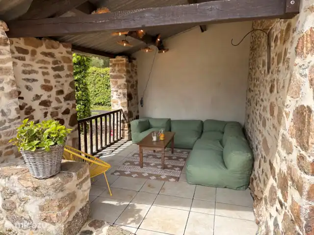 La Bergerie y su piscina privada en Francia, Alta Viena, Château-Chervix - casa de campo / castillo Patio al aire libre