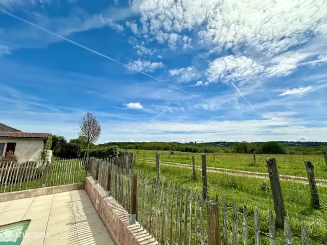 La Bergerie y su piscina privada en Francia, Alta Viena, Château-Chervix - casa de campo / castillo Vista a la piscina