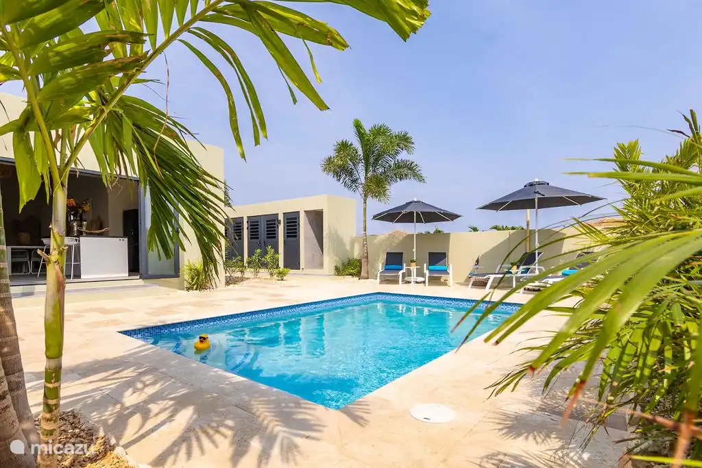 Tuin met heerlijk zwembad