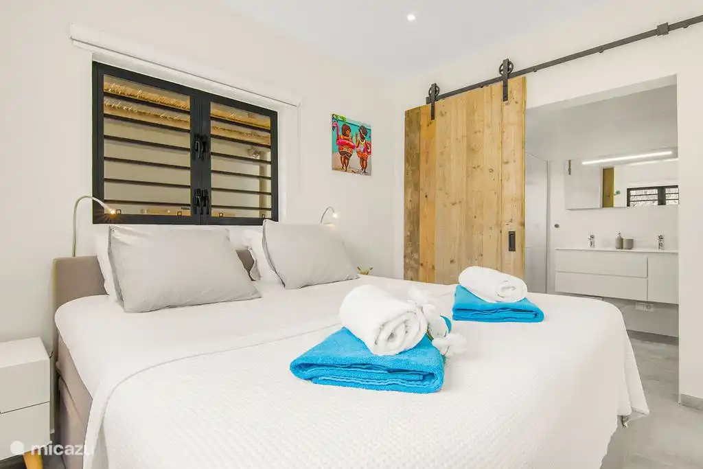 Slaapkamer 1 met badkamer ensuite