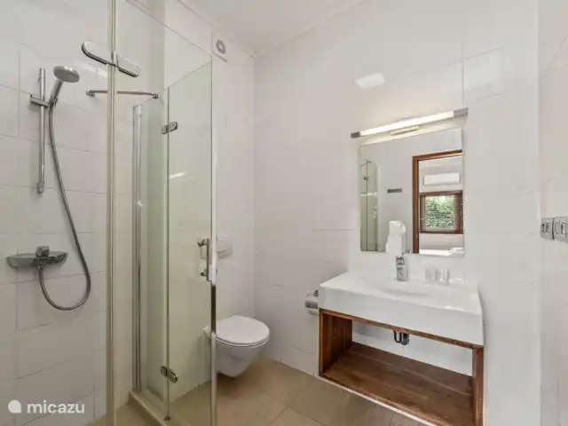 Quartier Jan Thiel | appartement E8 | Curaçao, Banda Ariba (est), Spaanse Water - appartement Salle de bain privée MBR.
