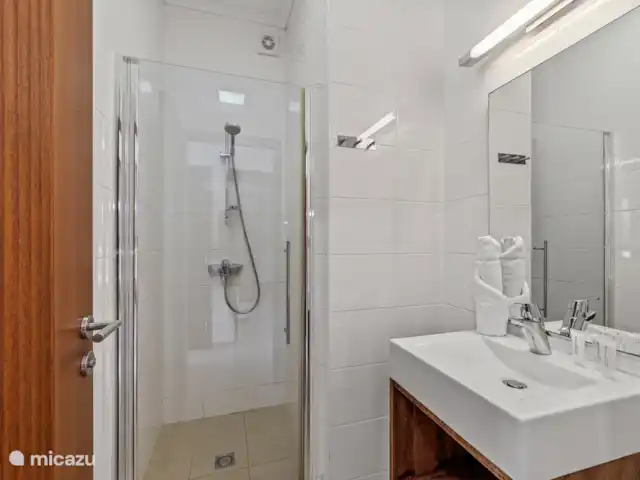 Quartier Jan Thiel | appartement E8 | Curaçao, Banda Ariba (est), Spaanse Water - appartement Salle de bain chambre d’amis.
