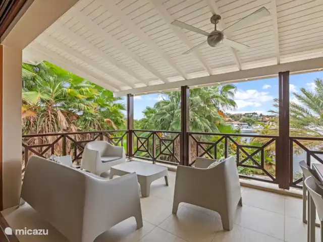 Quartier Jan Thiel | appartement E8 | Curaçao, Banda Ariba (est), Spaanse Water - appartement Balcon ombragé donnant sur l’eau espagnole.