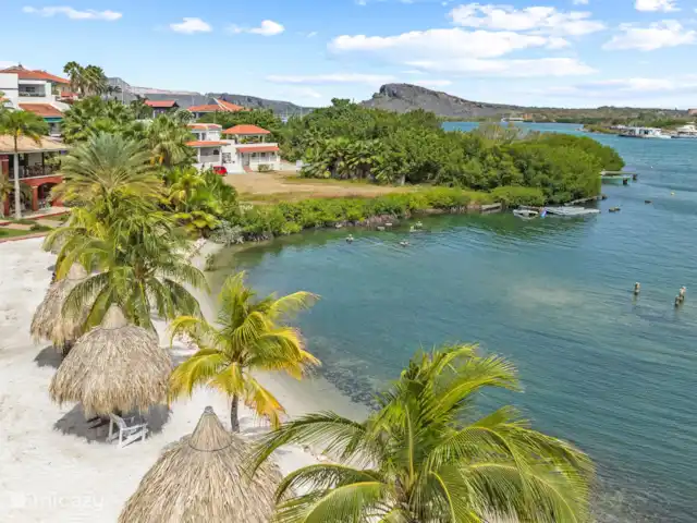 Quartier Jan Thiel | appartement E8 | Curaçao, Banda Ariba (est), Spaanse Water - appartement Vue plongeante sur le resort sur l’eau espagnole.