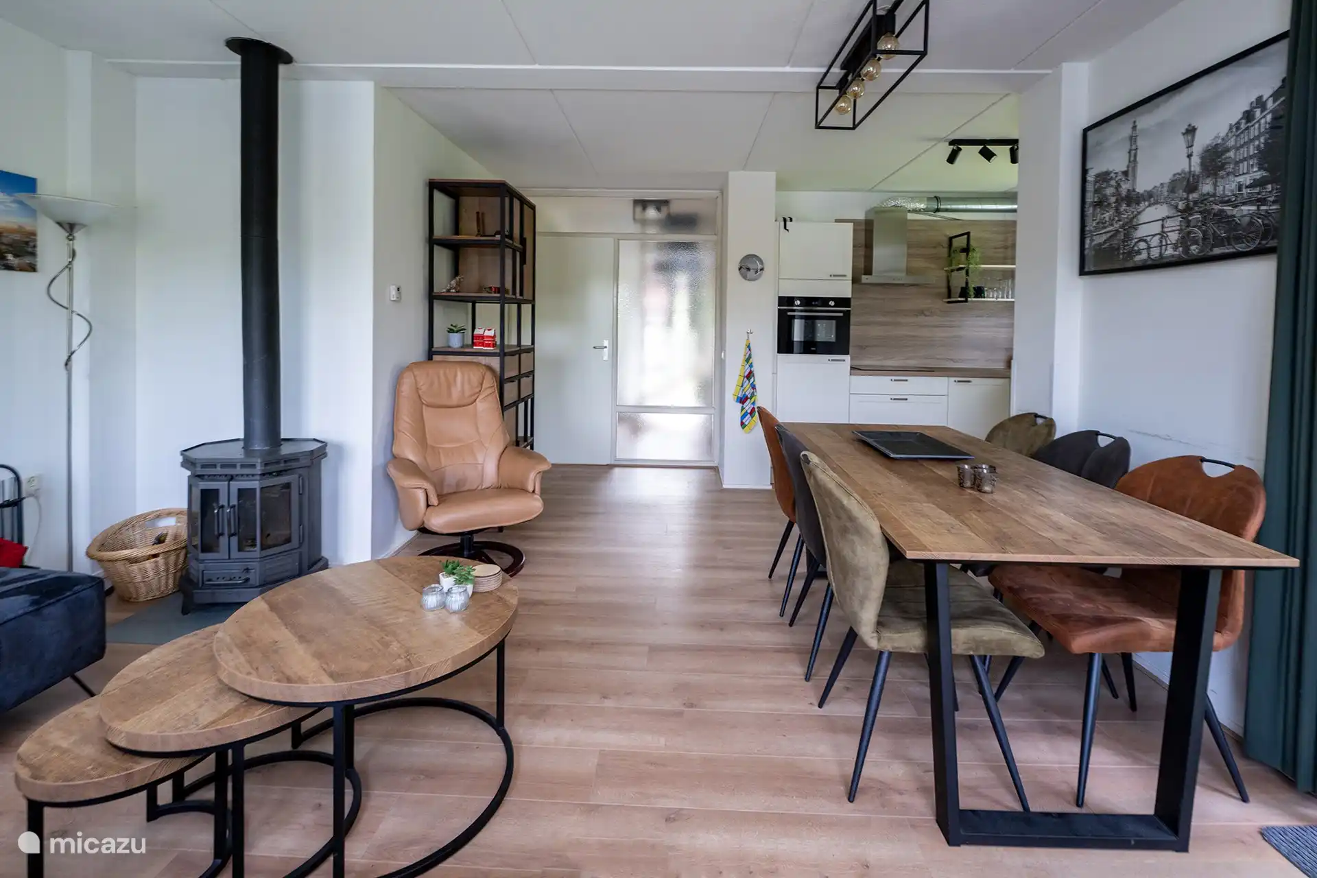 Vue du salon à la cuisine