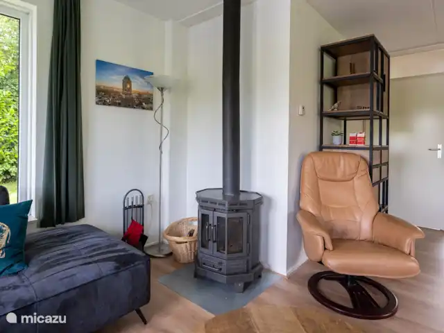 Casa de campo para pescar y montar en bicicleta 5* en Países Bajos, Drente, Westerbork - casa vacacional Vista de la estufa de leña