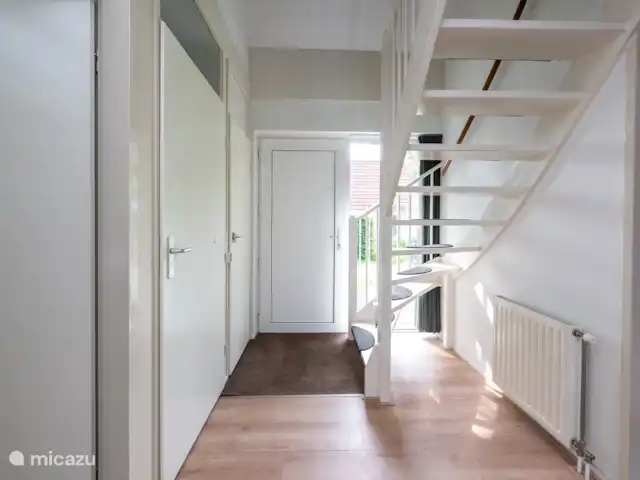 Casa de campo para pescar y montar en bicicleta 5* en Países Bajos, Drente, Westerbork - casa vacacional pasillo en la planta baja