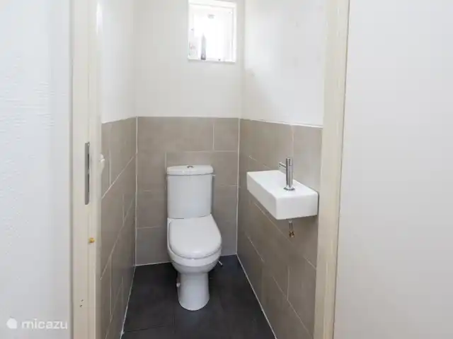 Casa de campo para pescar y montar en bicicleta 5* en Países Bajos, Drente, Westerbork - casa vacacional Aseo en la planta baja