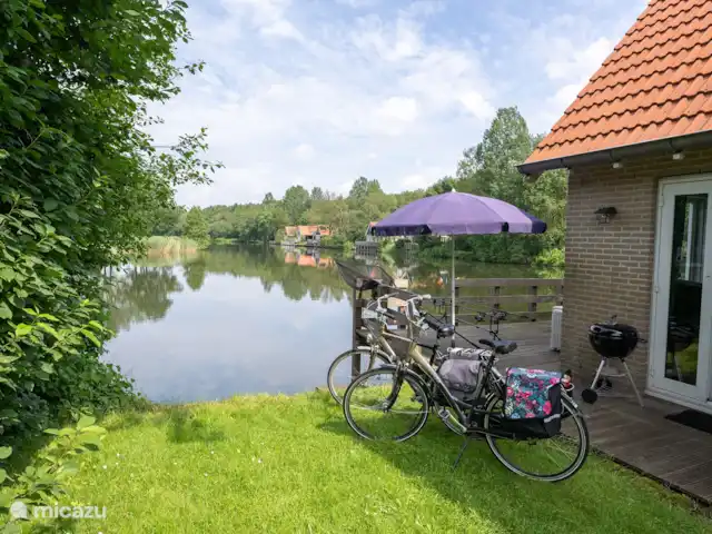 Casa de campo para pescar y montar en bicicleta 5* en Países Bajos, Drente, Westerbork - casa vacacional Vista del lago desde el lado izquierdo
