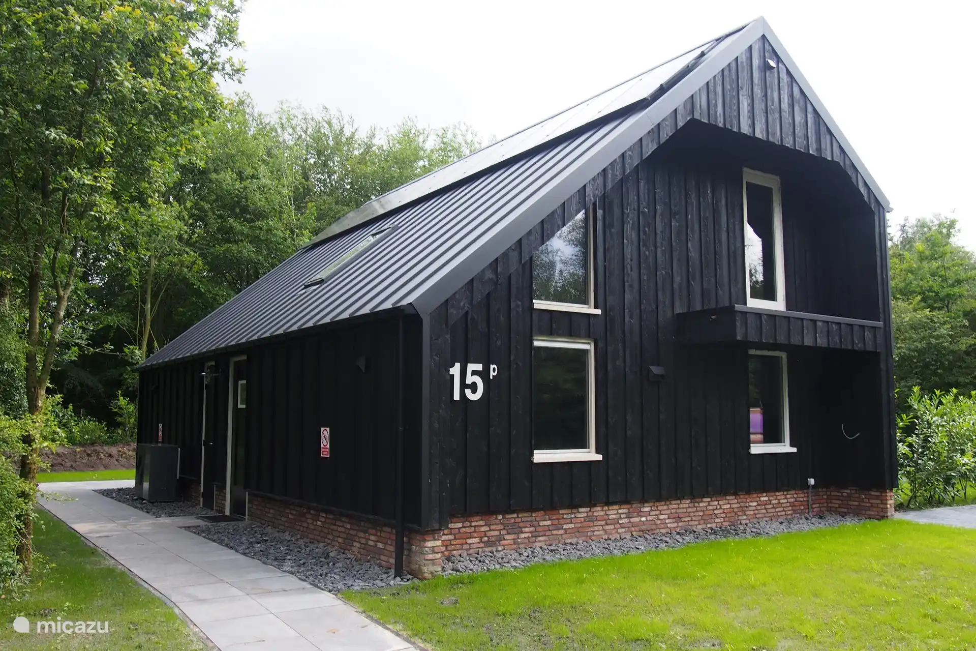 Das schwarze Scheunenhaus in Niederlande, Friesland, Noordwolde - ferienhaus