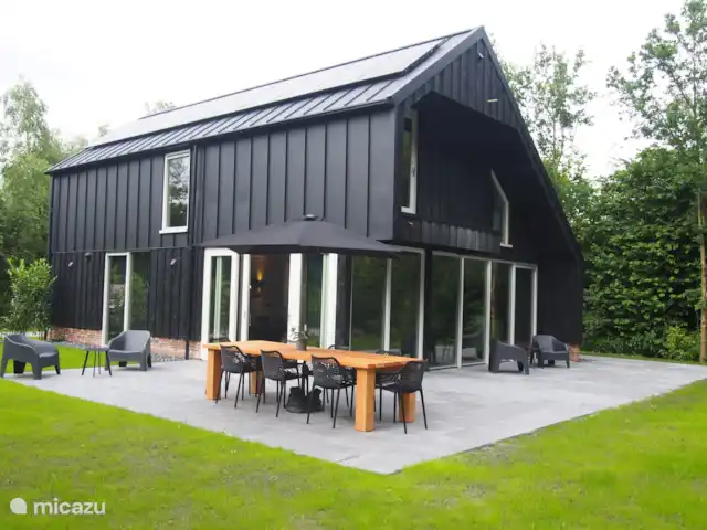 La Casa del Granero Negro en Países Bajos, Frise, Noordwolde - casa vacacional Patio trasero