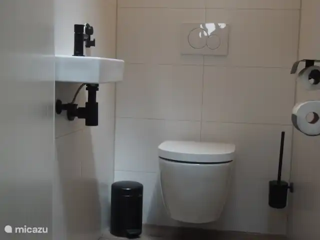 La Casa del Granero Negro en Países Bajos, Frise, Noordwolde - casa vacacional Aseo planta baja