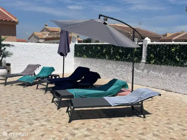Location de Vacances Espagne, Costa Blanca, Rojales, villa - Villa Veranos Chaises longues avec parasols