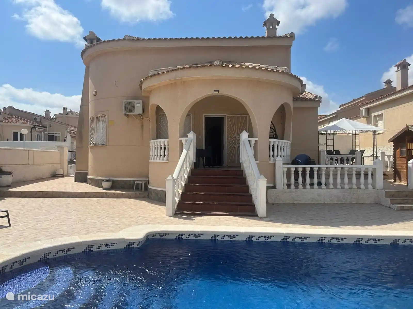 Vorderansicht des Hauses