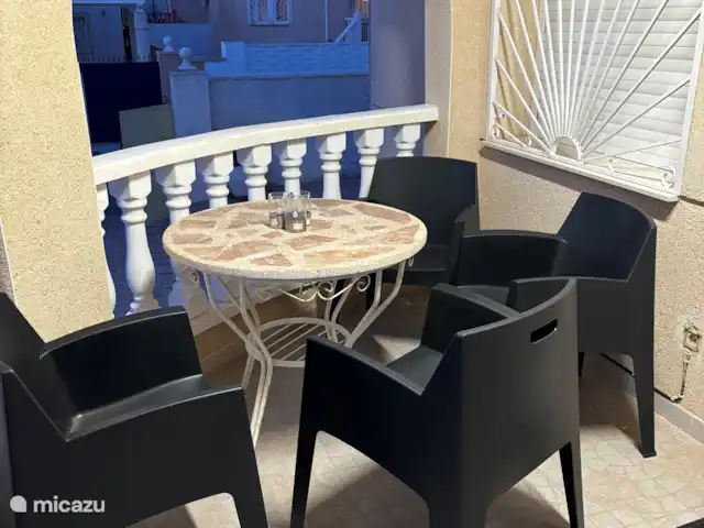 Location de Vacances Espagne, Costa Blanca, Rojales, villa - Villa Veranos Terrasse devant la porte d’entrée, couverte.