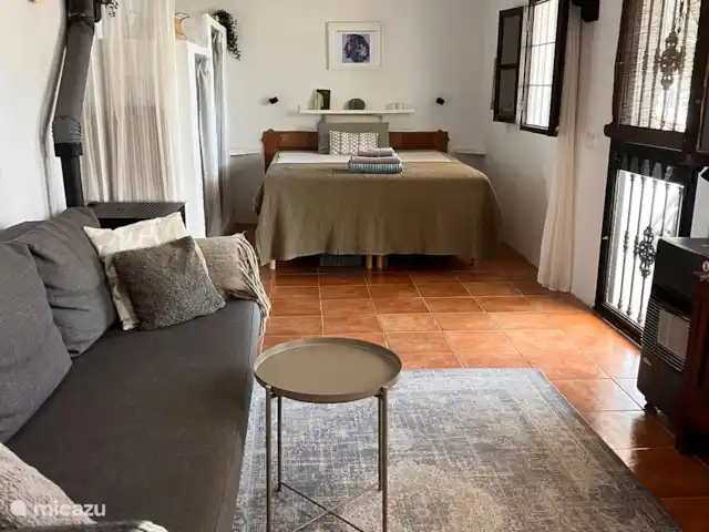 Finca Maran Casita | Espagne, Andalousie, Colmenar - finca La zone de couchage peut être fermée avec des rideaux